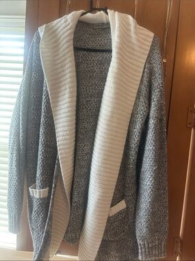 Absolutely Famous Gray and Cream Open-Front Cardigan Sweater
